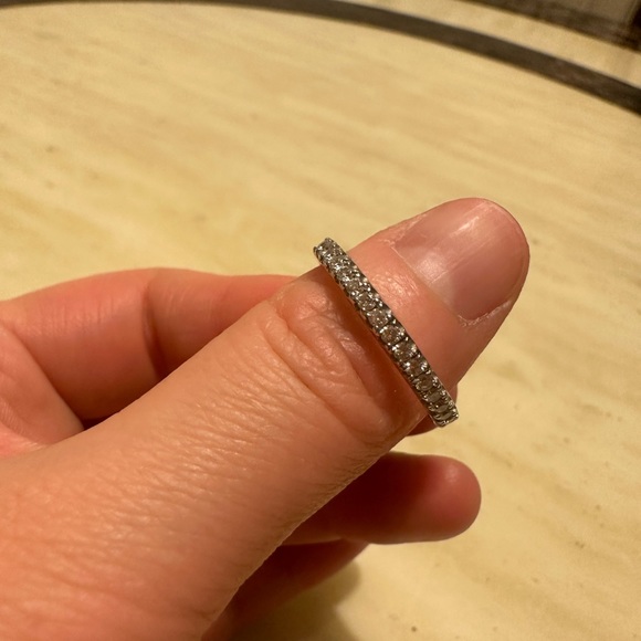 A Set of 14K White Gold Diamond Rings - Picture 4 of 7